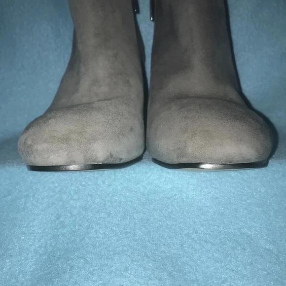 VINCE CAMUTO Kassie2 gray suede leather zipper boots NEW size 9W - Picture 6 of 10
